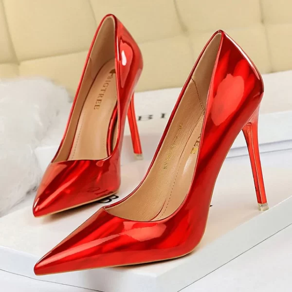 Essentials BigTree Womens Classic Patent Leather Pumps - Red