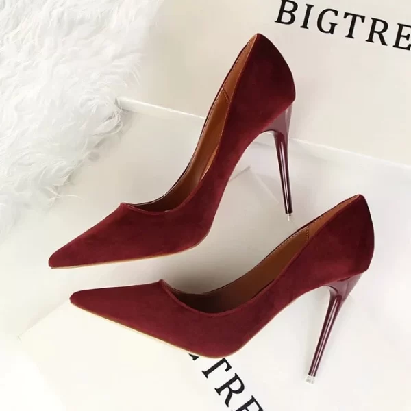 Essentials BigTree Womens Classic Style Suede Pumps - Burgundy