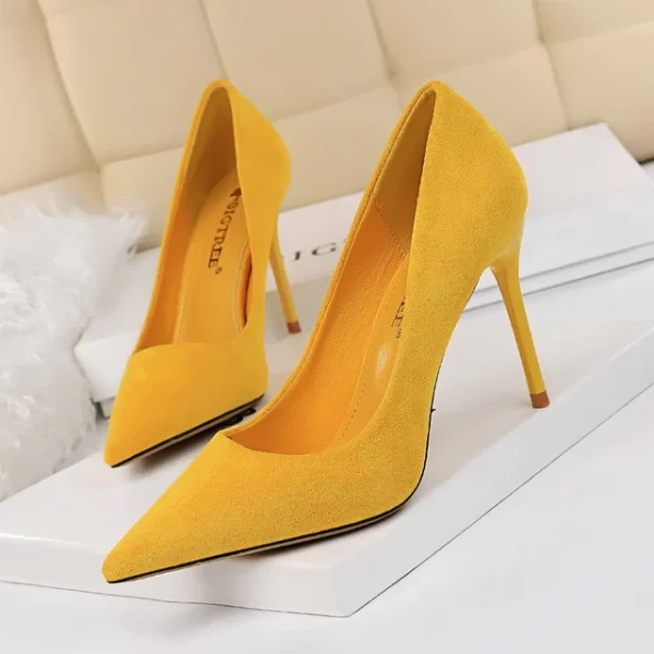 Essentials BigTree Womens Classic Style Suede Pumps - Dark Yellow
